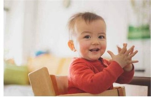 宝宝手部发展有何重要表现呢? 宝宝手部发展有何重要表现呢?