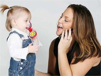 娃总爱“抢话”？别急着制止！这是语言爆发期的信号～